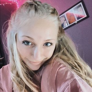 Meet your Posher, Halie